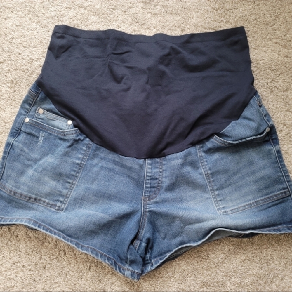 💚3/$25💚 Time & Tru Maternity Jean shorts